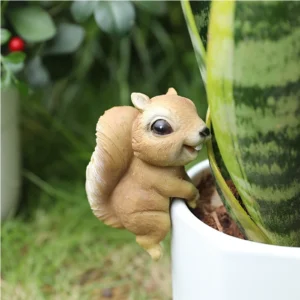 Climbing Squirrel Pot Hanger – Garden Décor