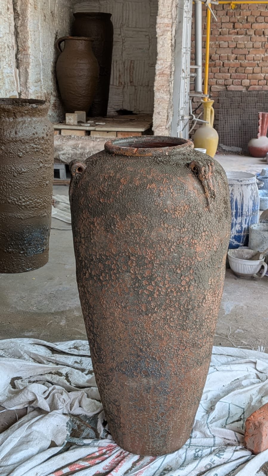 Atlantis Glaze Planter Lava Glaze