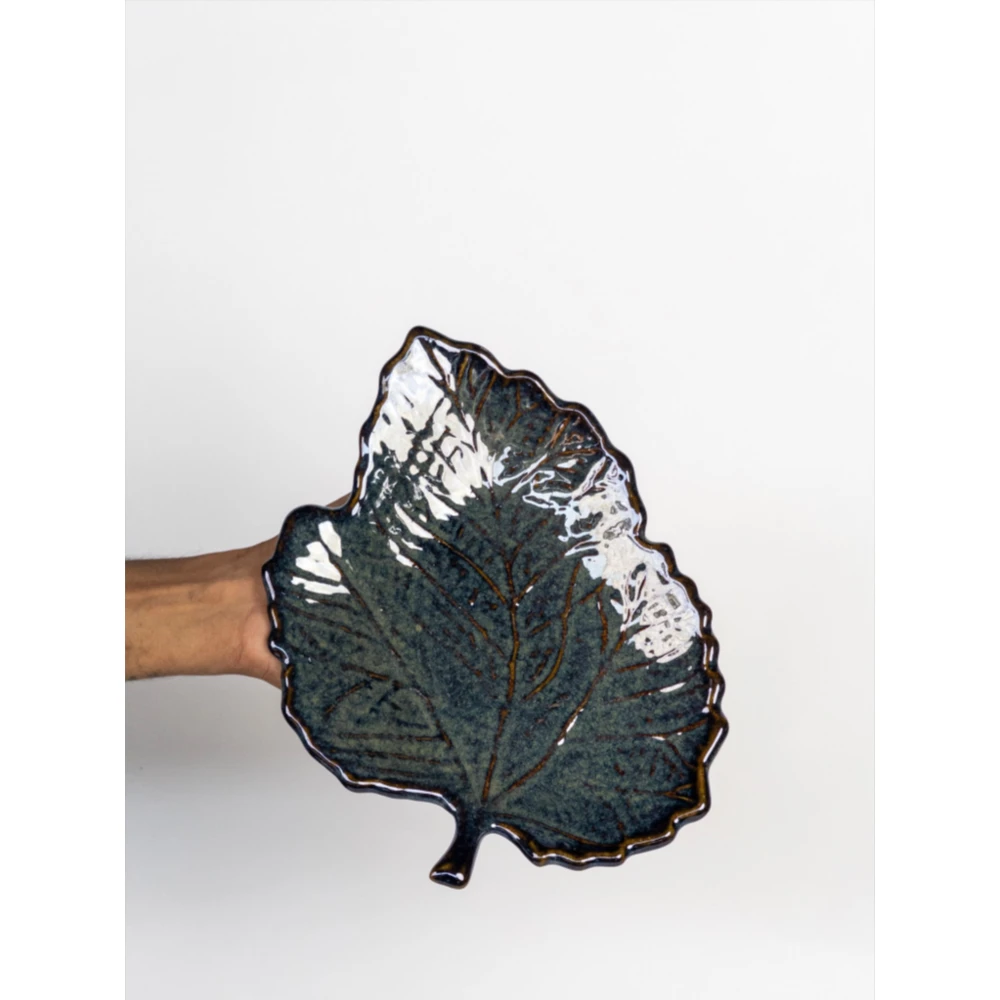 Realistic leaf-inspired shape