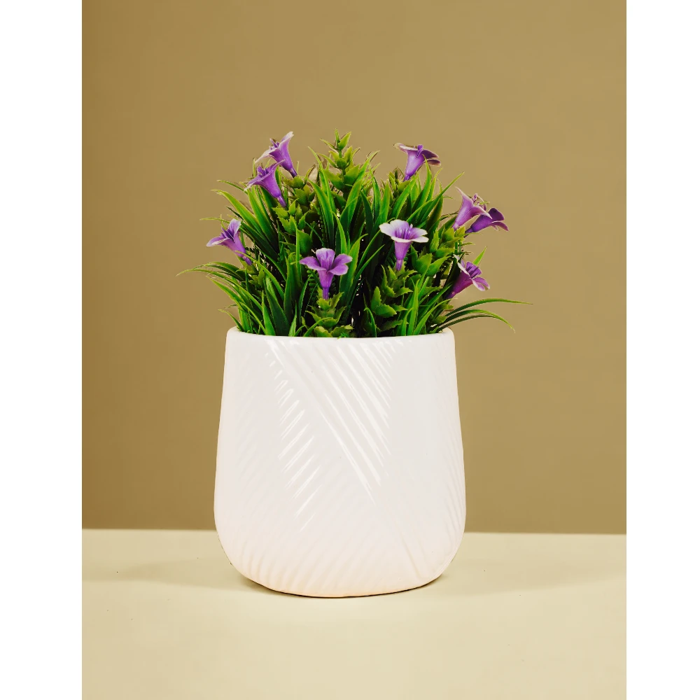 Soft White Line-Pattern Pot